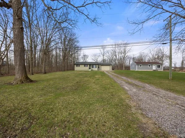63325 Place Rd, Lenox, MI 48050