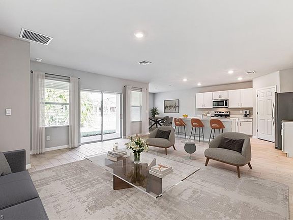 3rd image of 1120 NE 5TH PL