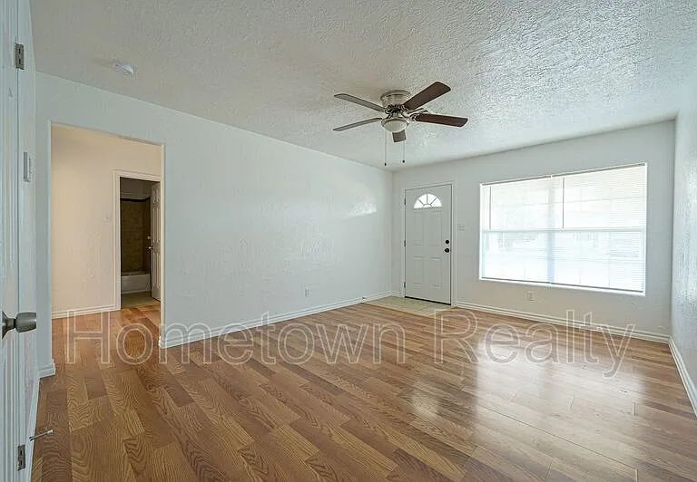 1407 NW Logan Ave — Photo 5