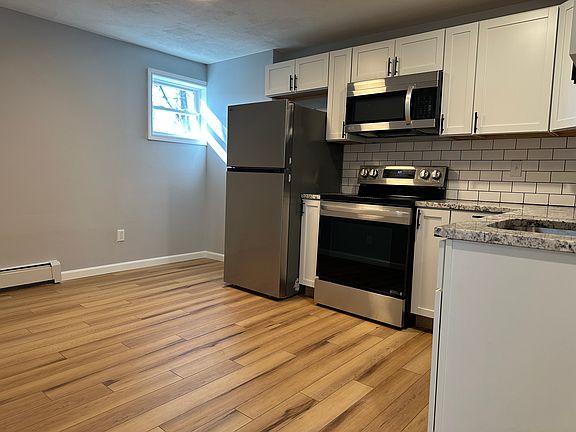 3rd image of 607 Bear St #102