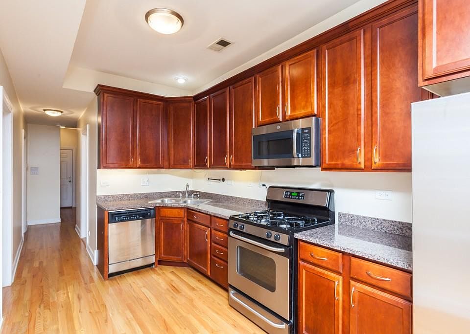 1st image of 839 N Marshfield Ave #1F