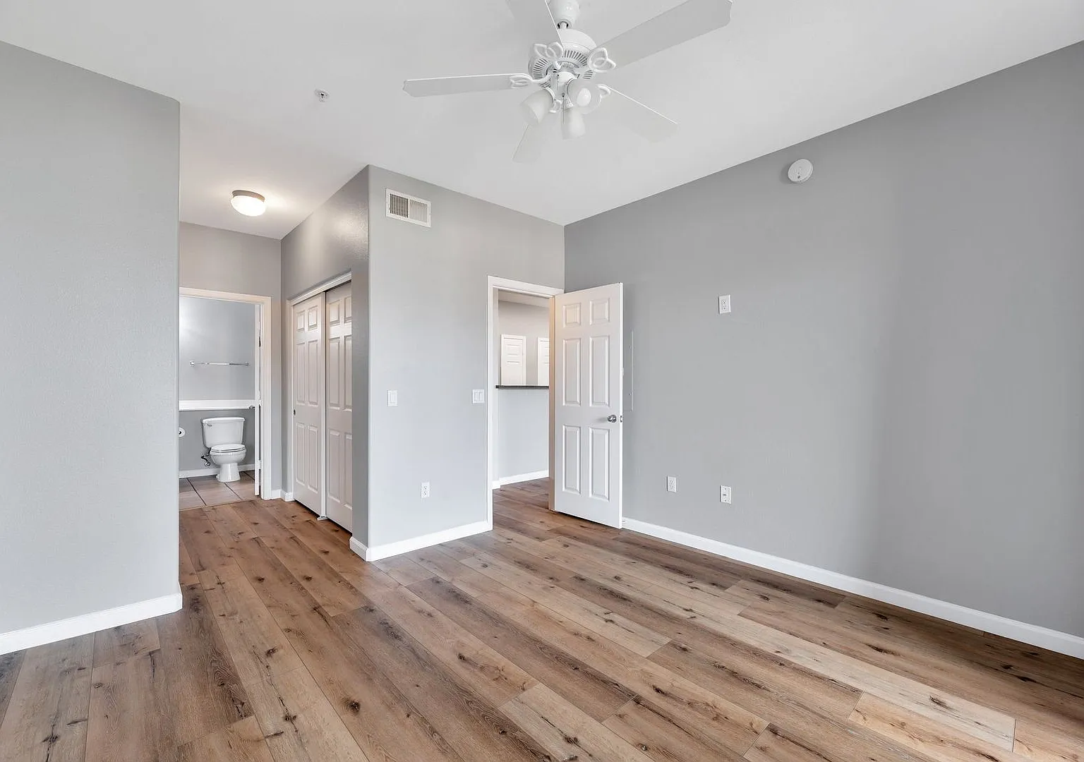 Upscale Condo in Highly Desirable Edge at Grayhawk! Available Now. — Photo 3
