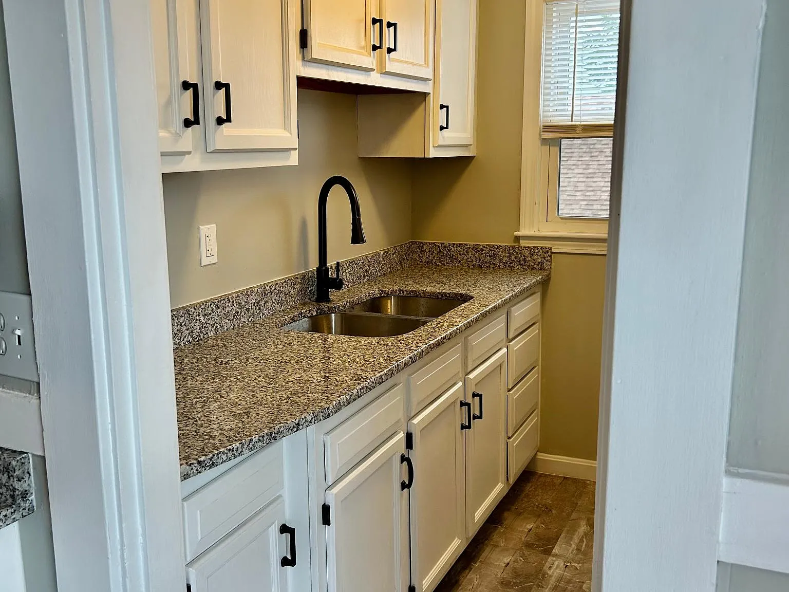 2 bed, 850 sqft, $1,995 — Photo 2