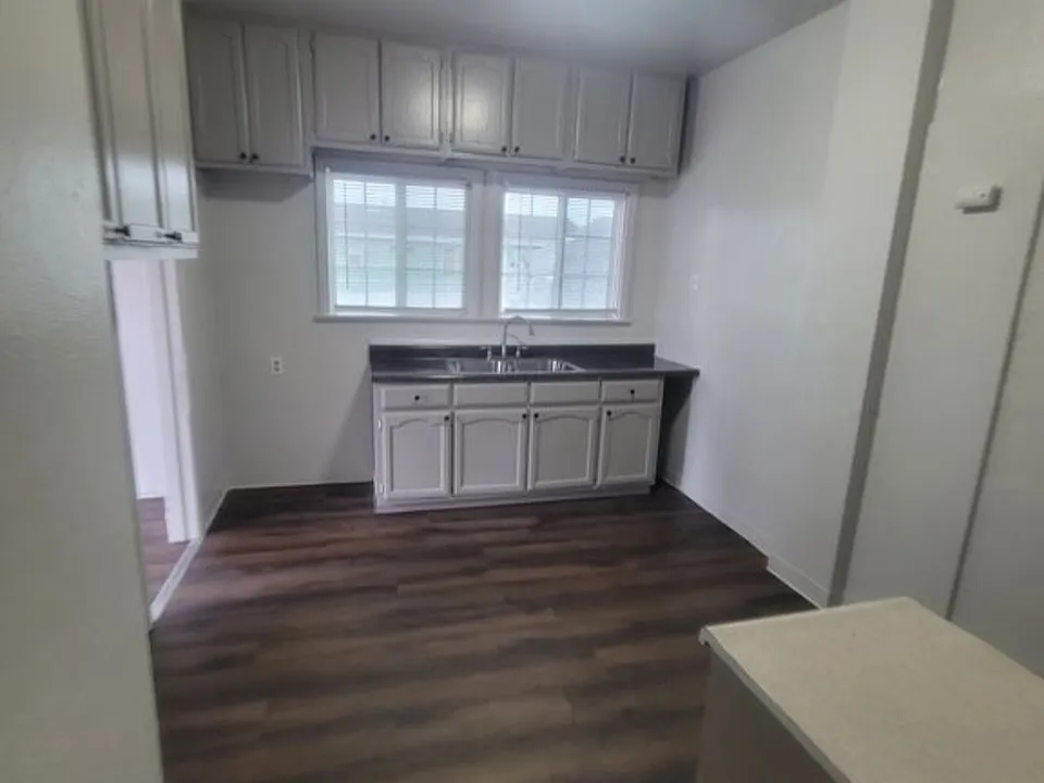 1163 E 48th St #3