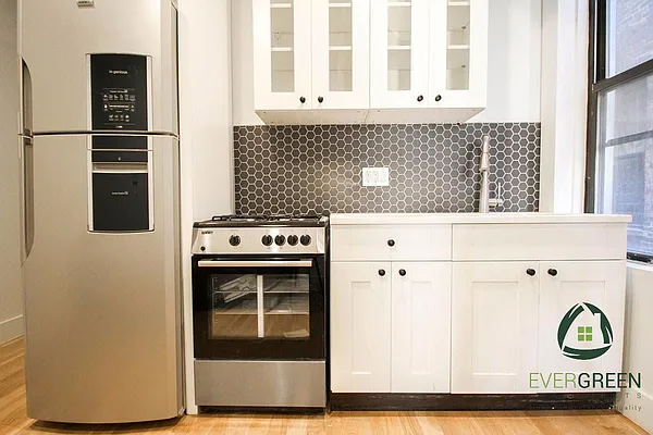 Rented by Evergreen Apartments BK | media 36