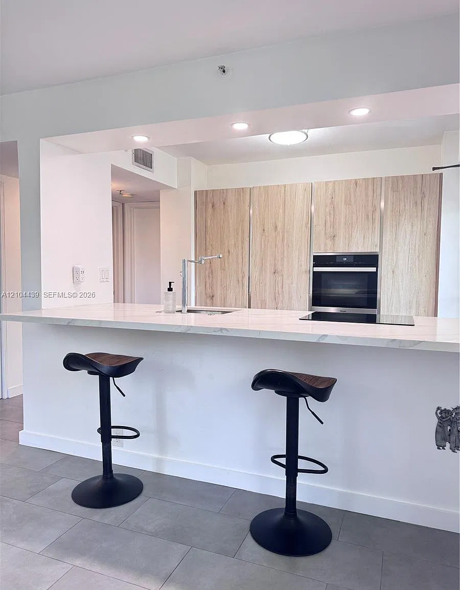 Nirvana Condo No Four Con — Photo 4