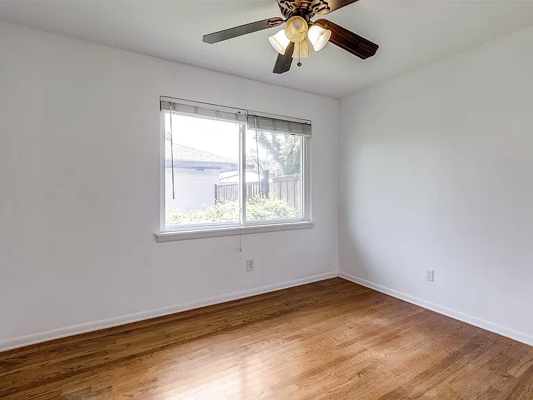 6418 E Lovers Ln — Photo 16