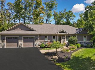 4 Woodshire Ct, Orchard Park, NY 14127