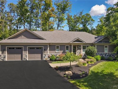 4 Woodshire Ct, Orchard Park, NY, 14127