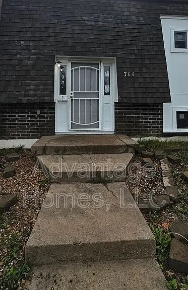 711 N 70th St #B — Photo 1