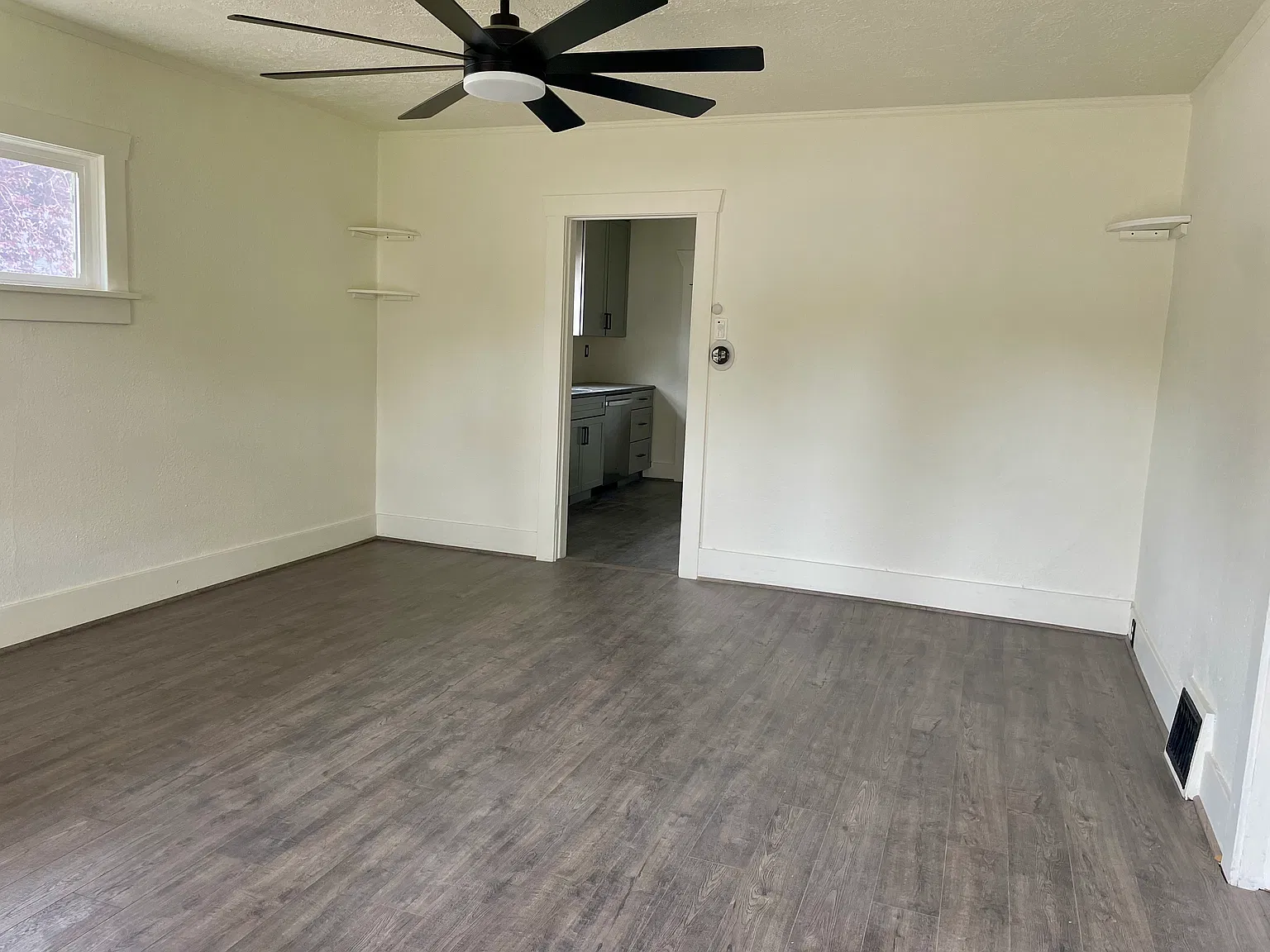 401 Mckinley Avenue — Photo 4