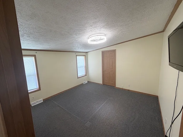 59 S Bassett Rd — Photo 6