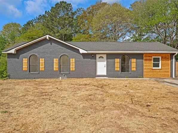 8833 E Bourne Dr, Jonesboro, GA 30238