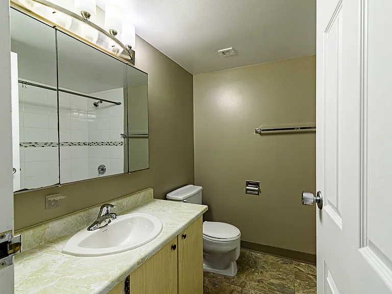 35 Strauss Dr — Photo 6