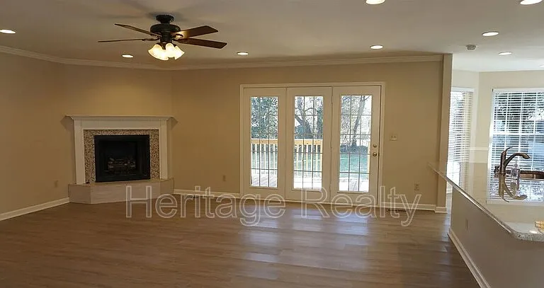 867 Westgate Dr — Photo 6