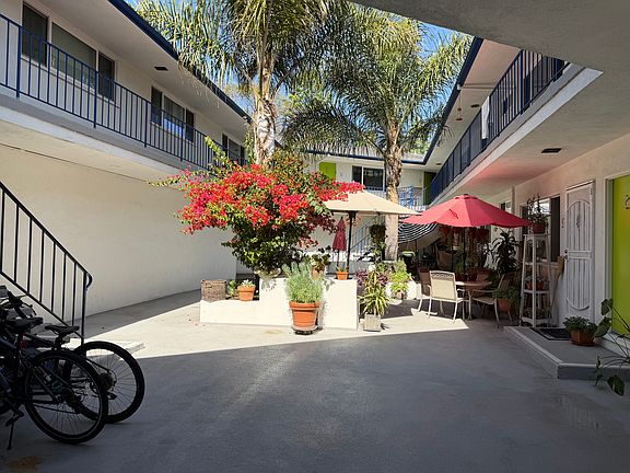 2nd image of 2700 Abbot Kinney Blvd APT 6