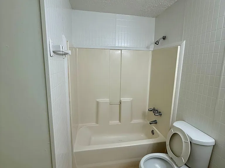655 Post Oak Rd — Photo 20