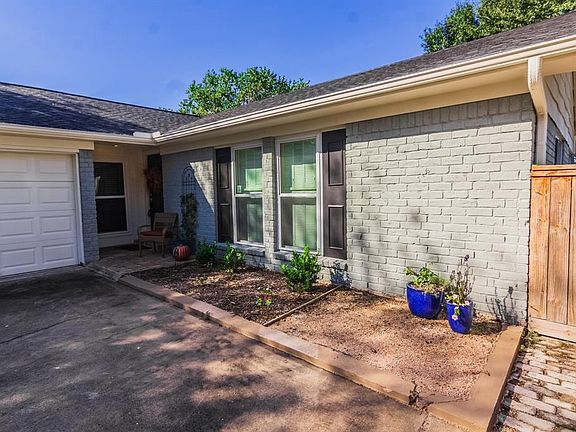 2nd image of 1901 Myrna Ln