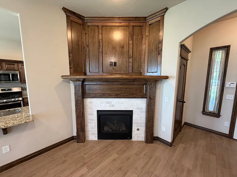 215 Tuscany Cir — Photo 6
