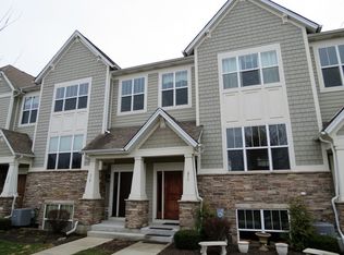 214 Goldenrod Dr, Elgin, IL 60124