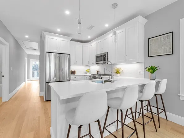 105 Neponset Ave #105, Roslindale, MA 02131