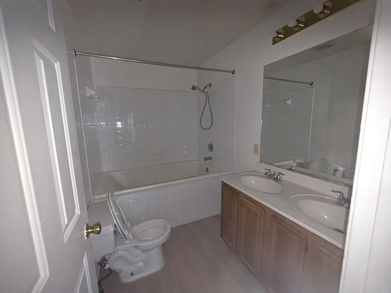 4740 Wainwright Cir — Photo 35