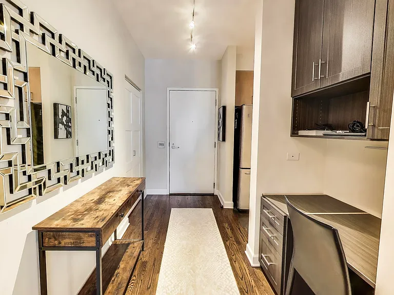 330 N Jefferson St #1703 — Photo 3