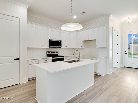 4th image of 109 Perth Pl