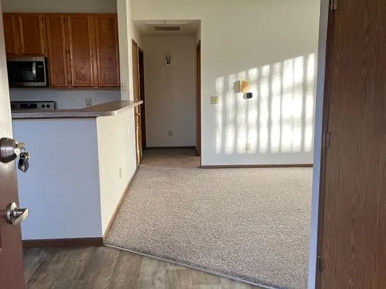 Hollow Creek IV Apartments — Photo 13