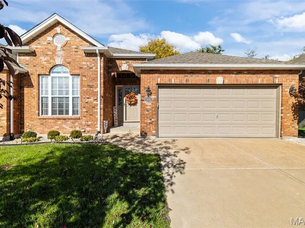 121 Tori Pines Dr, Saint Louis, MO 63129