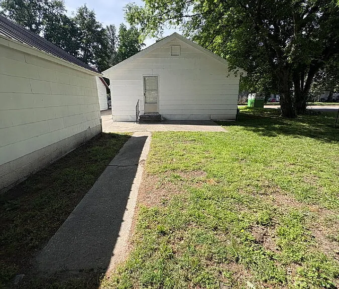 220 E Gladys St — Photo 11