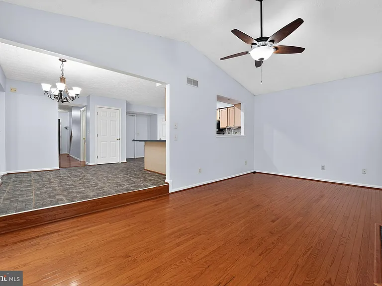 7916 Evesboro Dr — Photo 5