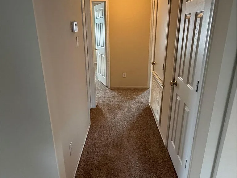 208 Carol Ave — Photo 6