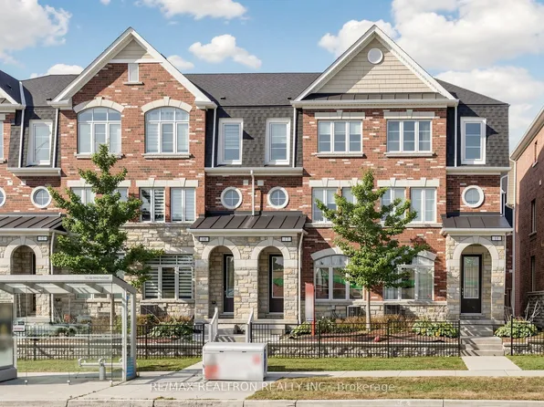 1331 Major Mackenzie Dr W #17, Vaughan, ON L6A 4W4