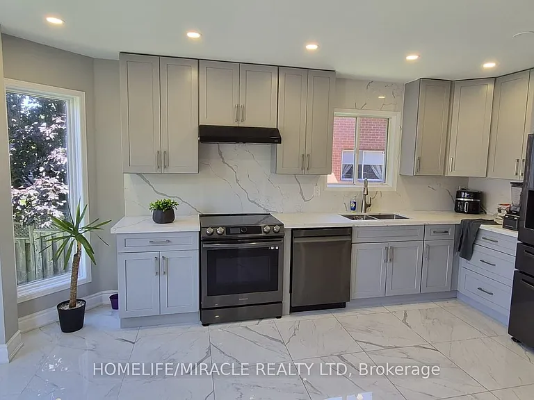 7123 Spyglass Cres — Photo 32