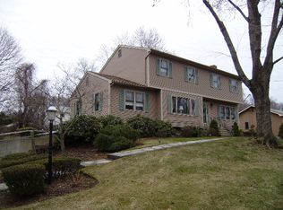 14 Wildflower Dr, Milford, CT 06460