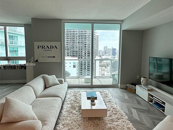 5th image of 1900 N Bayshore Dr APT 3919