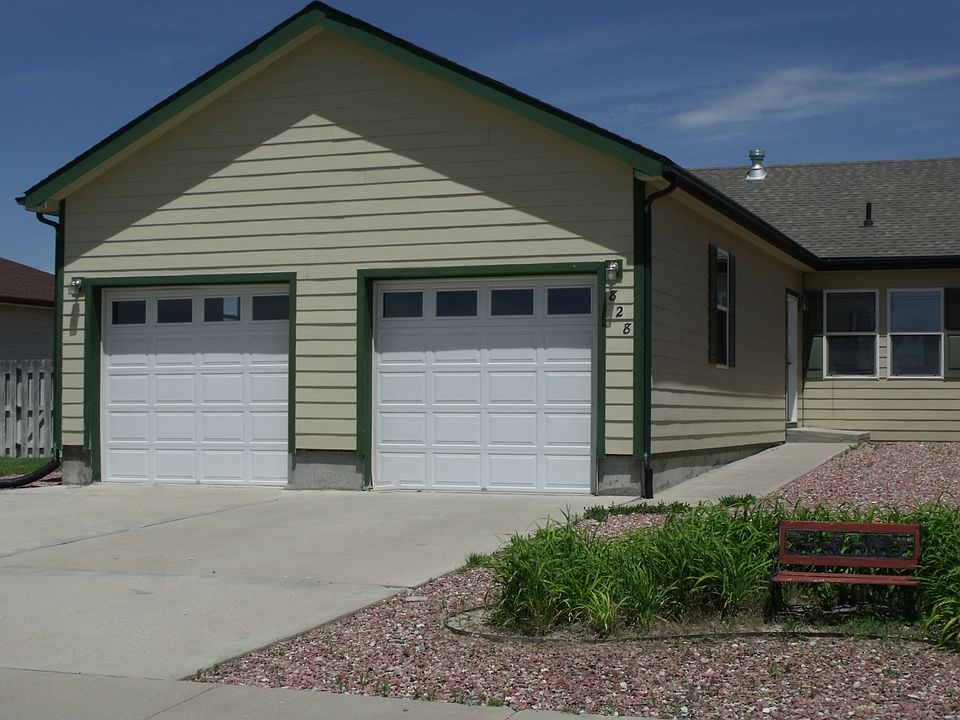 1st image of 828 Dailey Dr