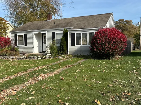 410 Hoffman St, Crown Point, IN 46307