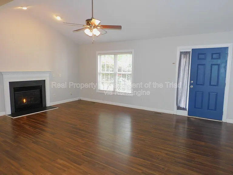 2804 Mitchell Wood Dr — Photo 2