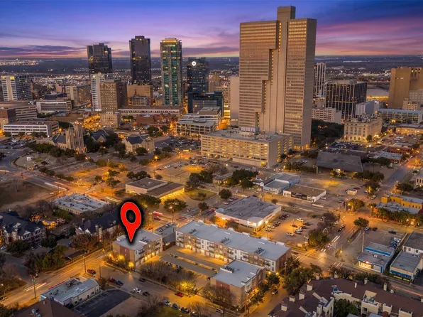 1025 W 10th St APT 2105, Fort Worth, TX 76102