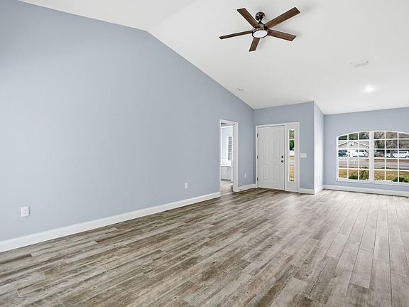 4th image of 9476 Spring Hill Dr