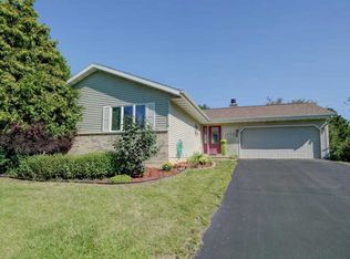 2 Wentworth Cir, Madison, WI 53719