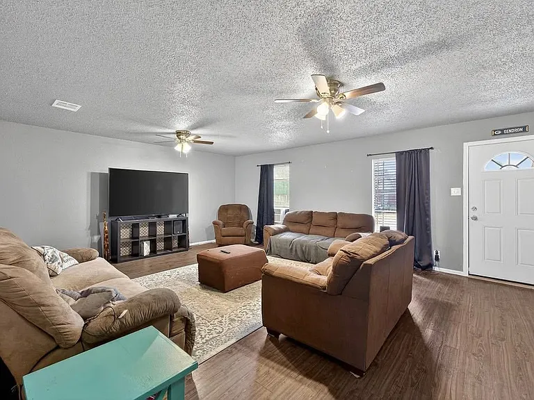 6715 Middle Oaks Dr — Photo 3