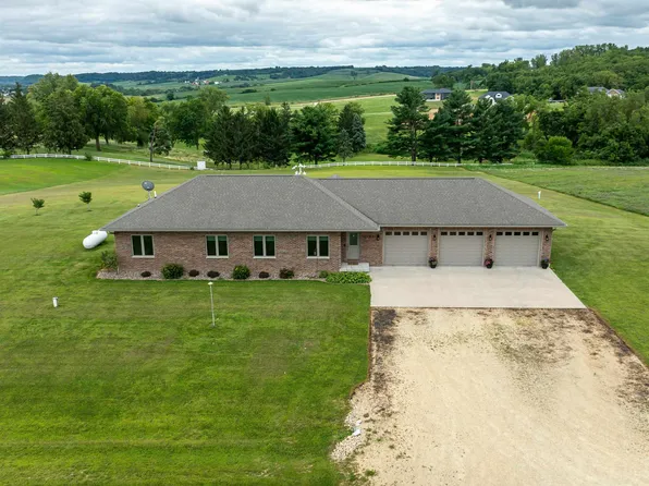 39891 326th St, Bellevue, IA 52031