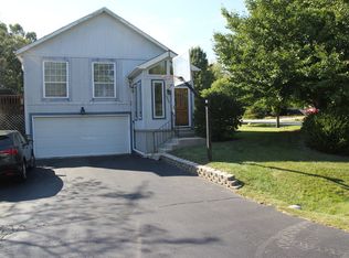 23490 N Overhill Dr, Lake Zurich, IL 60047