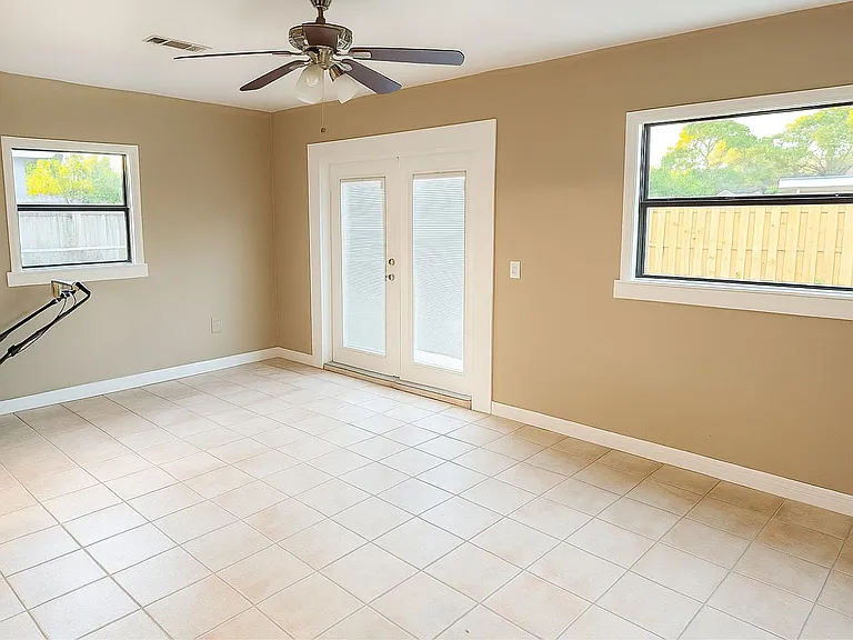 4409 W Varn Ave — Photo 8