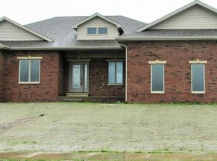 7613 Burds Rd, Peosta, IA 52068