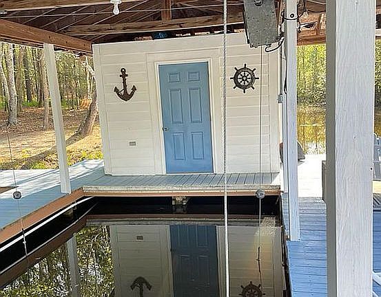 3rd image of 25 Holly Hill Ln