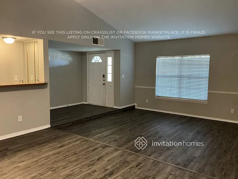 421 Kingsbridge Dr — Photo 3